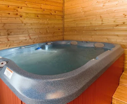 Jacuzzi del spa ubicado en la casa rural La Tia Nicolasa en Puebla de Don Rodrigo
