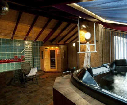 Zona de spa de la Posada Real La Vieja en Herreros