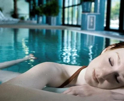 Piscina del hotel con spa Laias en Laias
