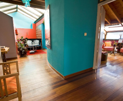 Zona de estar del hotel con servicios de spa Casa de las Campanas en Salinas de Pisuerga