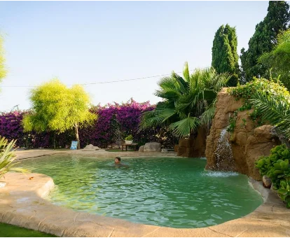 Piscina del apartamento con spa Lo Racó de peret en Camarles