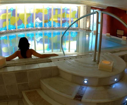 Spa con piscina del Hotel Los Angeles en Granada