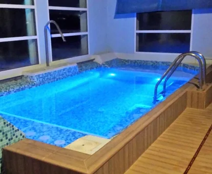 Piscina climatizada del spa ubicado en las Casas Rurales Los Cortijos Alcaraz