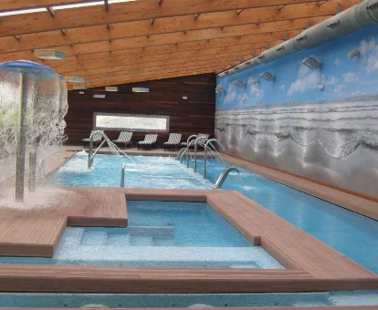 Piscina con sistema de hidromasaje del Complejo Hostelero, Los Periquitos en Fortuna