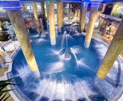 Piscina con sistema de hidromasaje del spa ubicado en el Hotel Gran Duque