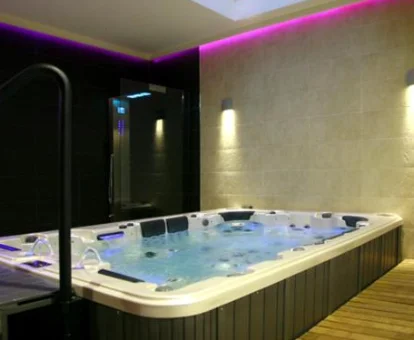 Jacuzzi del spa ubicado en el Hotel Martín el Humano en Segorbe