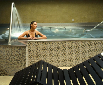 Bañera de hidromasaje del spa ubicado en el Hospedaje Melia Barcelona Sarriá en Barcelona