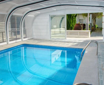 Piscina ubicada en el hotel con spa Mirador de Llerena en Llerena