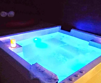 Bañera de hidromasaje perteneciente a la casa rural con spa Museum Spa en Sos del Rey Católico