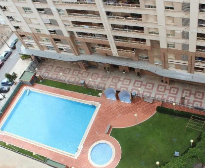 Piscina de los apartamentos con spa Oceanográfico en Valencia