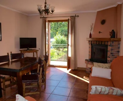 Sala de estar del apartamento con spa Olazahar en Donamaría