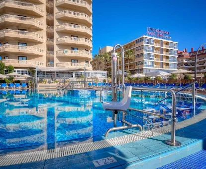 Piscina del hotel con spa Papa Luna en Peñíscola