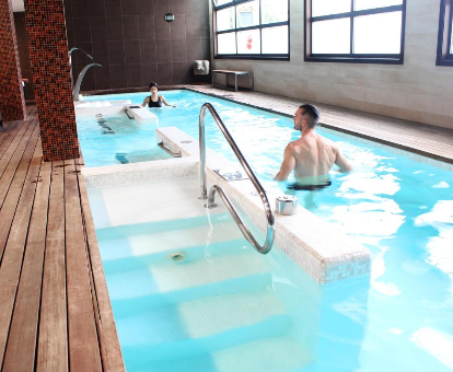 Piscina de hidromasaje del spa ubicado en el Hotel Pazo Los Escudos en Vigo