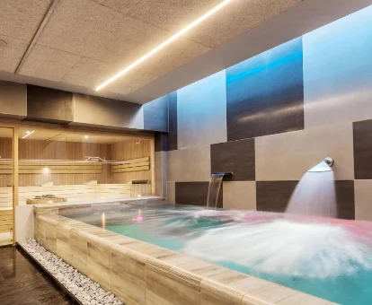 Piscina de hidromasaje del spa ubicado en el Hotel Playa Park en Corralejo