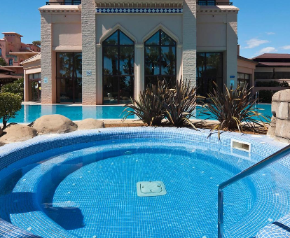 Zona de piscina al aire libre del Playacanela Hotel 