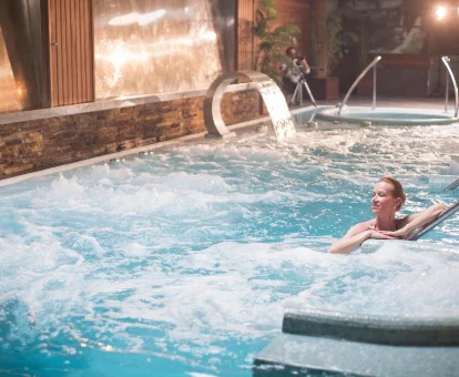 Pïscina ubicada en el spa del Hotel Poseidon en La Manga del Mar Menor