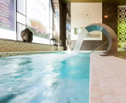 Piscina Cubierta con chorros en El Hotel & Spa Princesa Munia