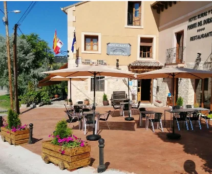Terraza exterior del Hotel & Spa Puente del Duratón en Sepúlveda