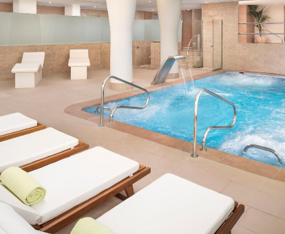 Bañera de hidromasaje ubicada en el spa del Hotel Sancti Petri en Chiclana de la Frontera