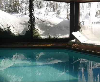 Piscina del hotel con spa Santa Cristina Petit en Canfranc-Estación