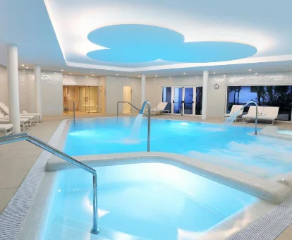 Piscina interior del hotel con spa Selection Lanzarote Park en Playa Blanca