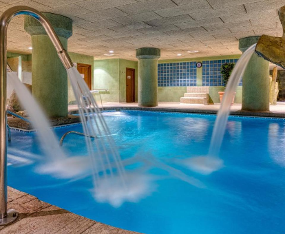 Piscina de sensaciones ubicada en el spa del hotel Senator en Granada