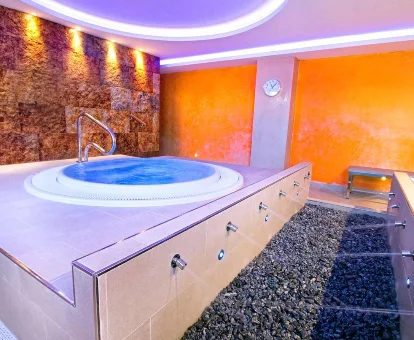 Jacuzzi ubicado en spa. Hotel Servigroup Galua en La Manga del Mar Menor