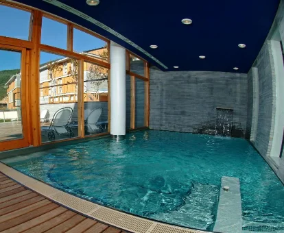 Piscina ubicada en el spa del Hotel Tierra de Biescas en Biescas