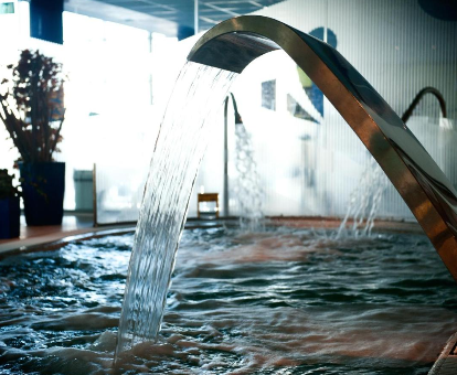 bañera de hidromasaje del spa ubicado en el Hotel Torresport en Torrelavega