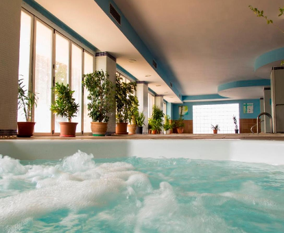 Bañera de hidromasaje del spa ubicado en el Hotel Tres Anclas