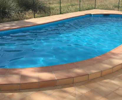 Piscina al aire libre del apartamento con servicios de spa Urbanizacion el Rio en Arroyo Frio