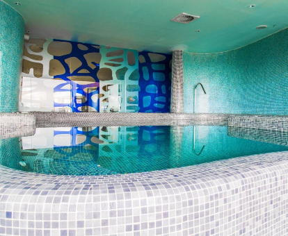 Piscina de hidromasaje del spa ubicado en el Hotel Valle Del Este en Vera