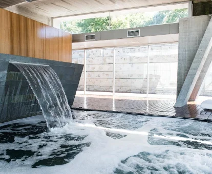 Bañera de hidromasaje localizada en el hotel & Spa Vilavella en Vilavella