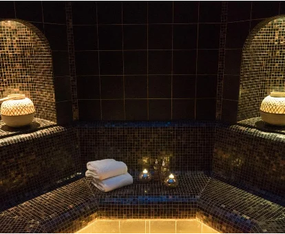 Bañera de hidromasaje del spa ubicado en el Hotel Villa Magalean en Hondarribia