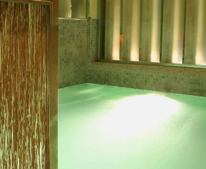 Piscina en spa del Hotel Villa Oniria en Granada