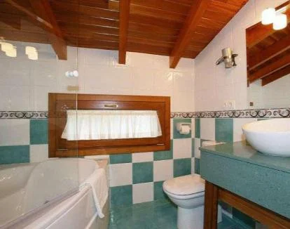 Foto de una de las habitaciones de categoría superior con jacuzzi privado.