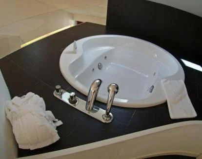 Foto de la Suite con jacuzzi privado y vistas a los alrededores.