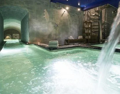 Foto del centro de bienestar del hotel con termas romanas.