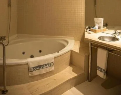 Foto de la Suite Junior con jacuzzi privado.