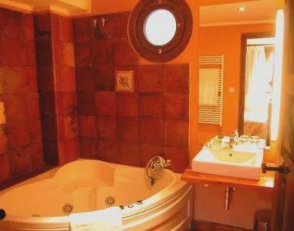 Foto de la acogedora Habitación Dúplex con jacuzzi privado y vistas a la plaza.