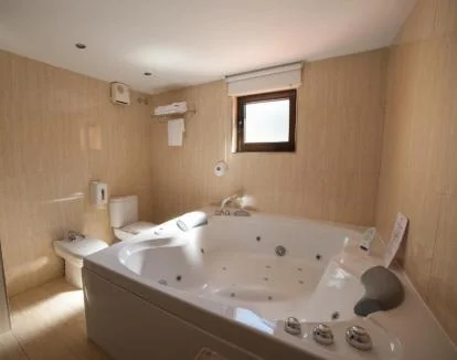 Foto de la Habitación Deluxe con jacuzzi privado y vistas a la montaña.