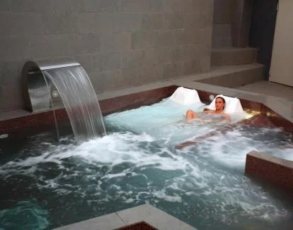 Foto de la piscina de hidroterapia del spa del hotel.