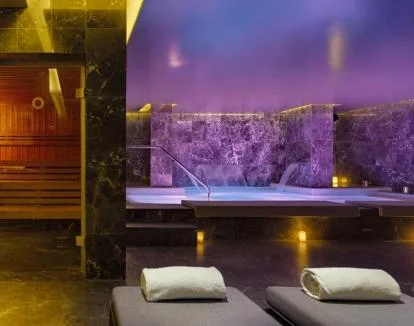 Foto del centro de spa Despacio con diversas opciones para relajarse en pareja.