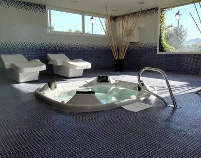Foto del jacuzzi comunitario del spa.