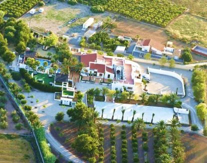 Foto del alojamiento rodeado de naturaleza.