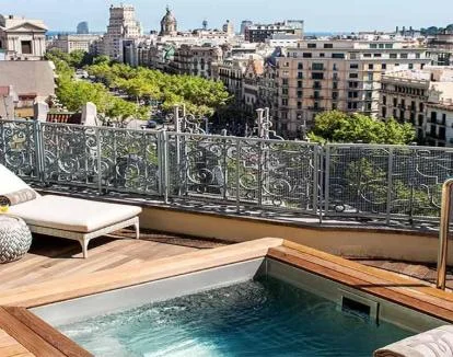 Foto de la Suite Deluxe con jacuzzi privado en la terraza y hermosas vistas.