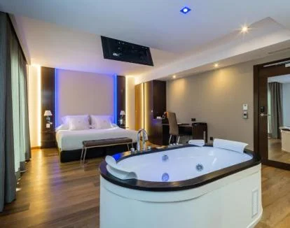 Foto de la Habitación Doble Superior con jacuzzi privado y terraza.