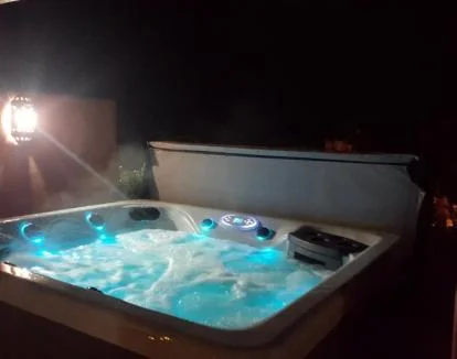 Foto del Apartamento con jacuzzi privado al aire libre.