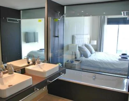 Foto del amplio Apartamento Deluxe con jacuzzi privado y terraza.