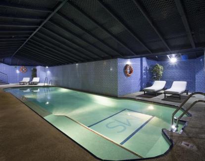 Foto de la piscina del spa del hotel.